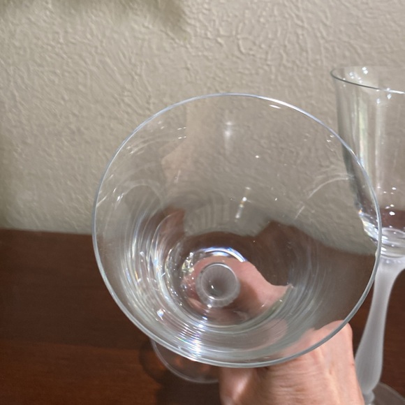 Set of 4, Mikasa, Crystal Wine Glasses with Frosted Stems - Picture 3 of 7